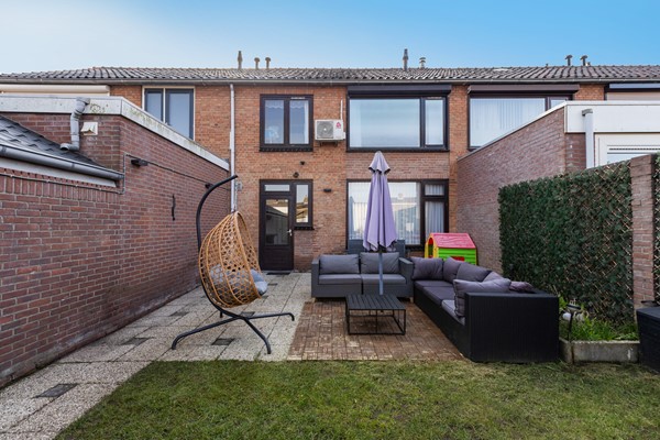 Foto - Te koop: Tussenwoning in Fijnaart